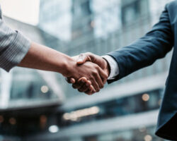 Personal Shopper Imobiliário vs. Corretor: Qual Escolher?