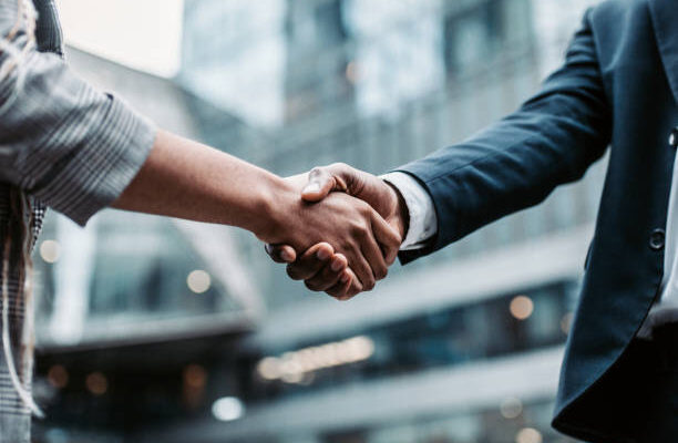 Personal Shopper Imobiliário vs. Corretor: Qual Escolher?